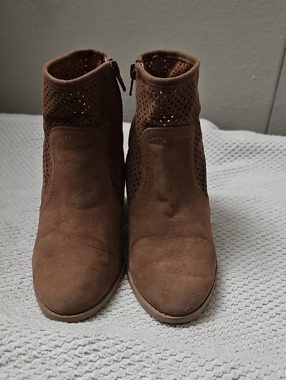 Universal Thread Crissy Laser Chestnut Laser Cut Ankle Booties - Size 7
